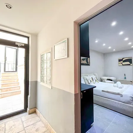 Urbanflat 11 - Grand Pereire Wagram - Champs-elysees Apartment *