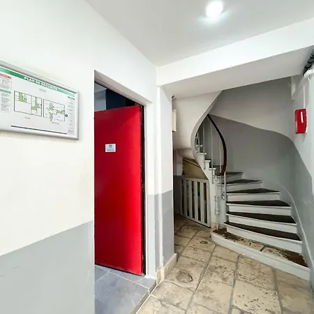 Urbanflat 11 - Grand Pereire Wagram - Champs-elysees Apartment *