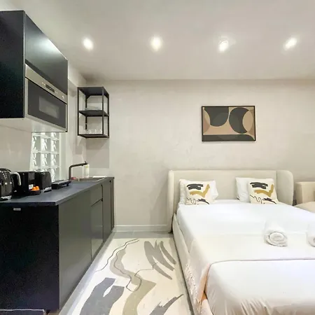 Urbanflat 11 - Grand Pereire Wagram - Champs-elysees Apartment *
